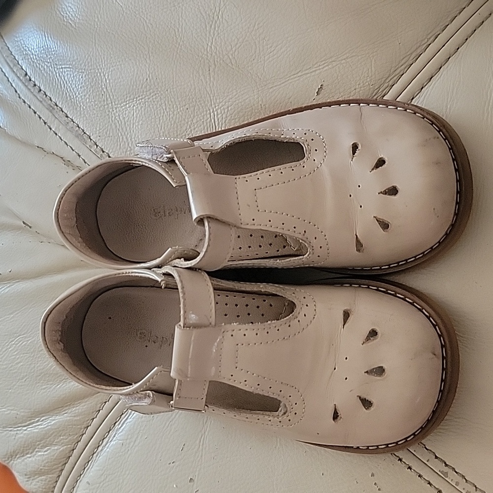 Elephantito patent Mary Jane style shoes sz 9 EU 25